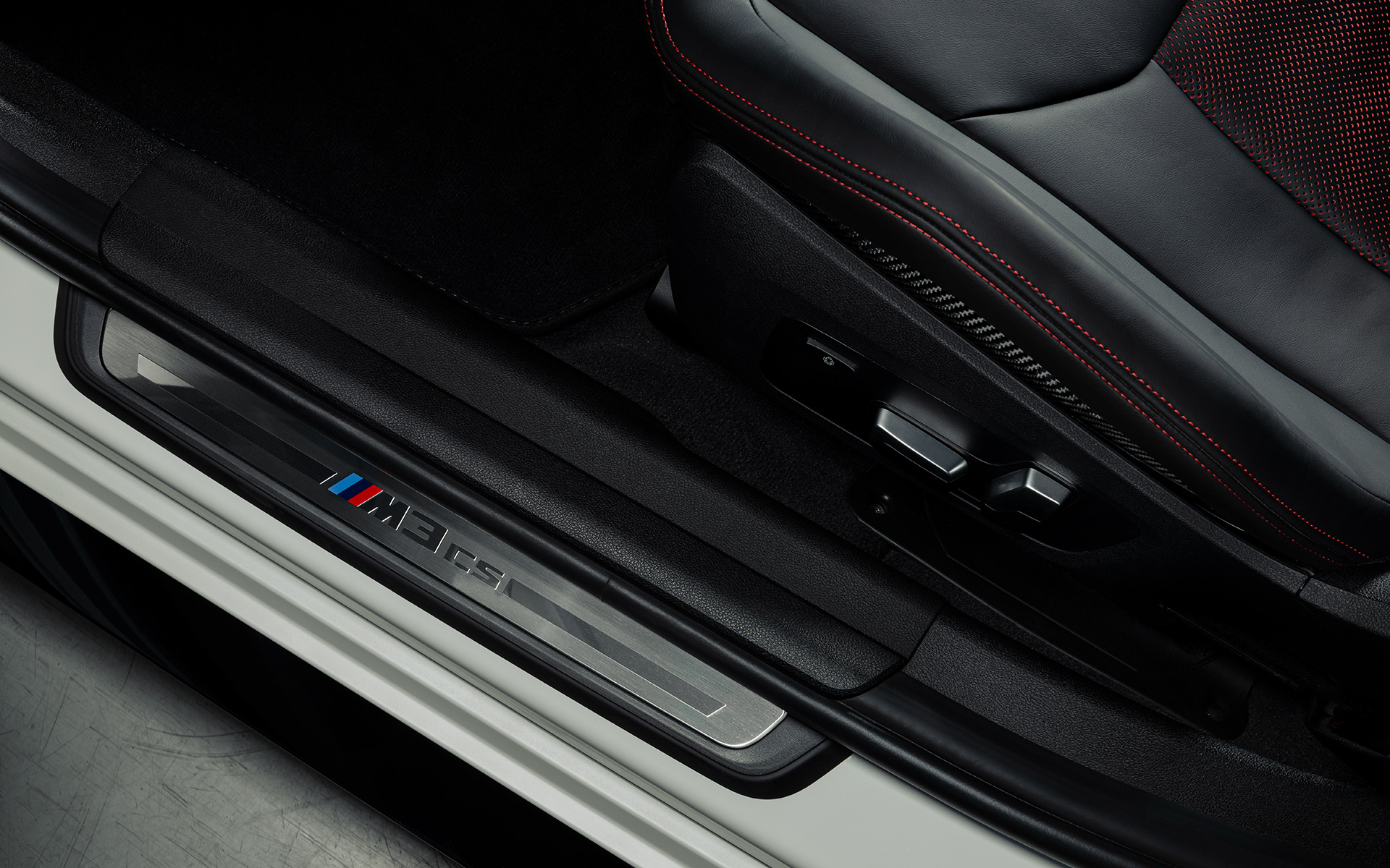 CS špecifické prahy dverí BMW M3 CS G80 BMW M3 CS G80 CS špecifické prahy dverí