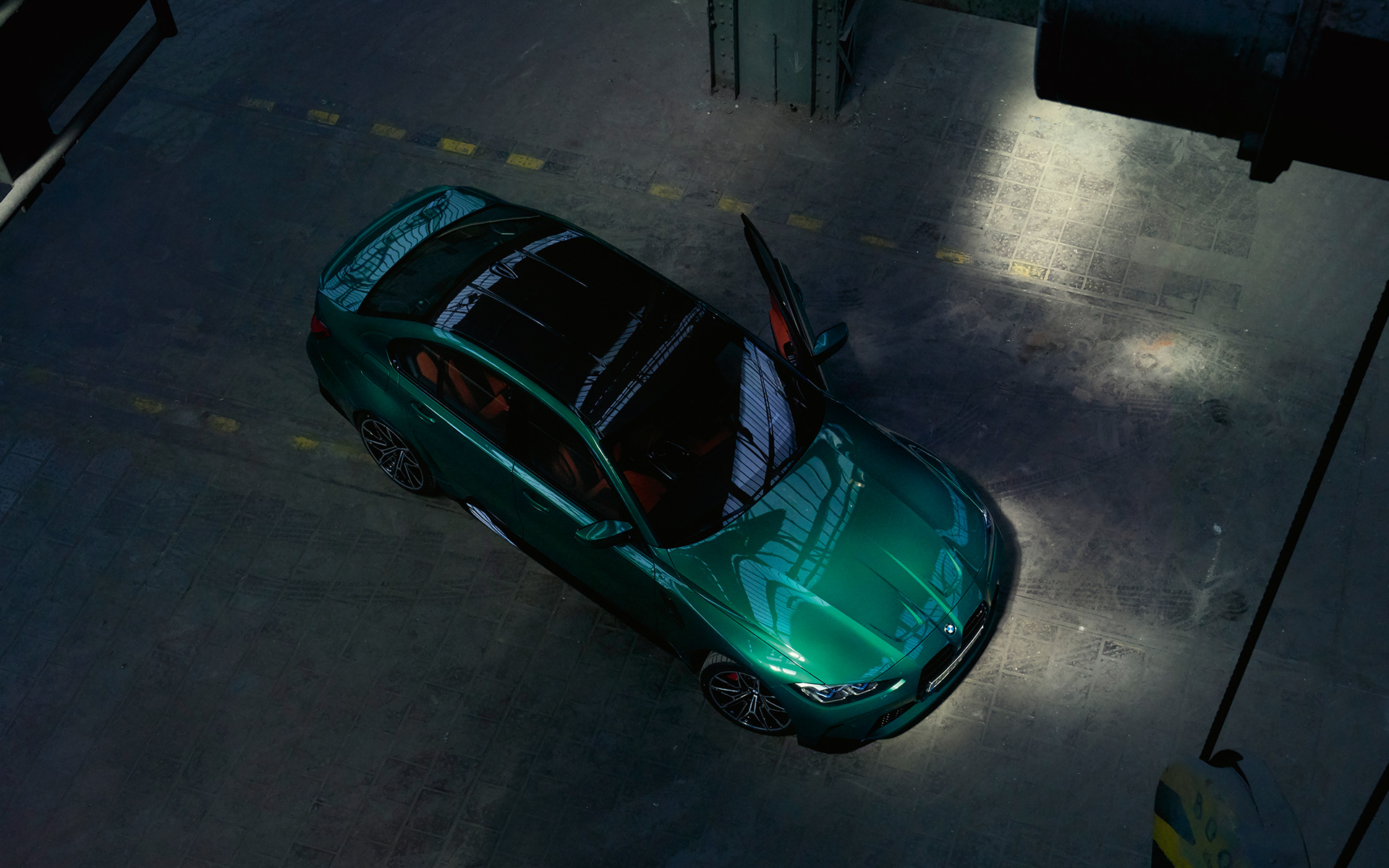BMW M3 Sedan G80 2020 metalíza Isle of Man Green pohľad zhora karbónová strecha
