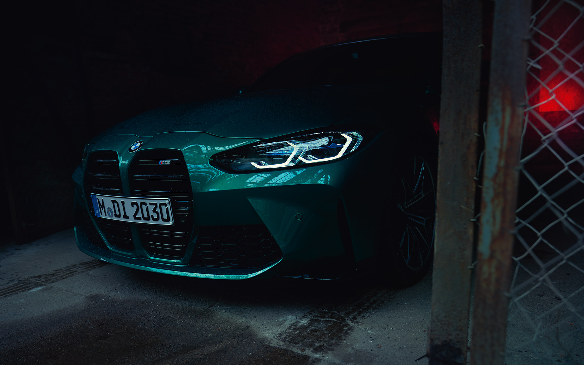 BMW M3 Sedan G80 2020 metalíza Isle of Man Green bočný predný pohľad