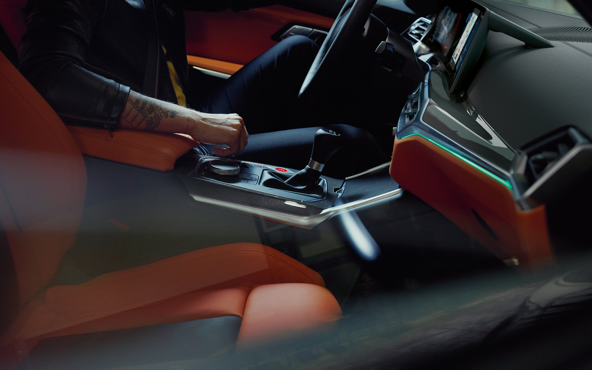 BMW M3 Sedan G80 2020 kokpit interiér