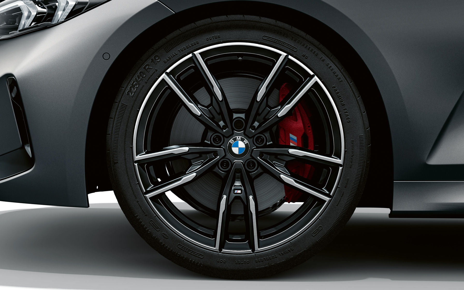 19-palcové M disky z ľahkej zliatiny Double-spoke style 792 M Bicolour Jet Black BMW M340i xDrive Sedan G20 BMW M340i xDrive Sedan G20 BMW Individual metalíza Frozen Pure Grey 19'' M disky z ľahkej zliatiny Double-spoke style 792 M Bicolour Jet Black detailný pohľad