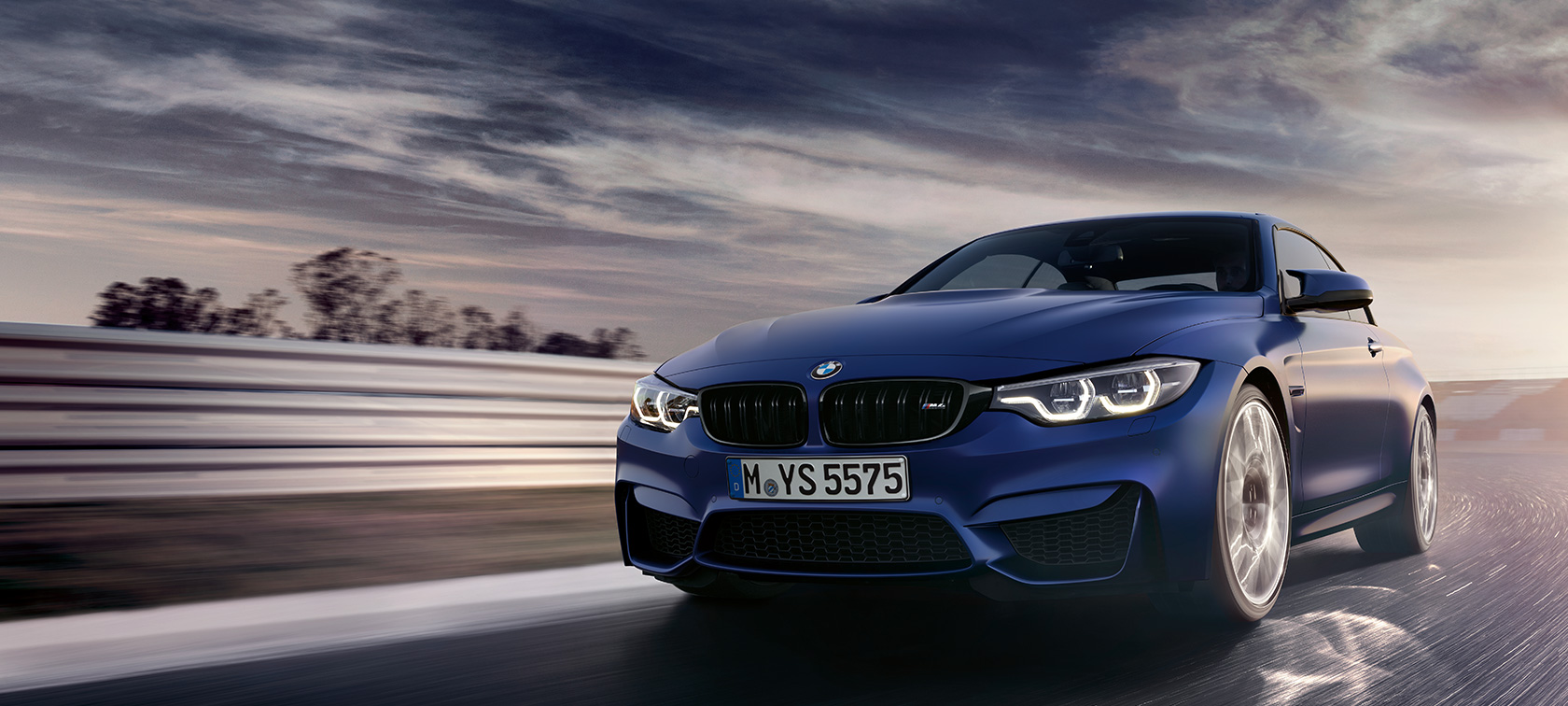 BMW M4 Cabrio BMW M4 Cabrio, predobočný jazdný záber na pretekárskom okruhu