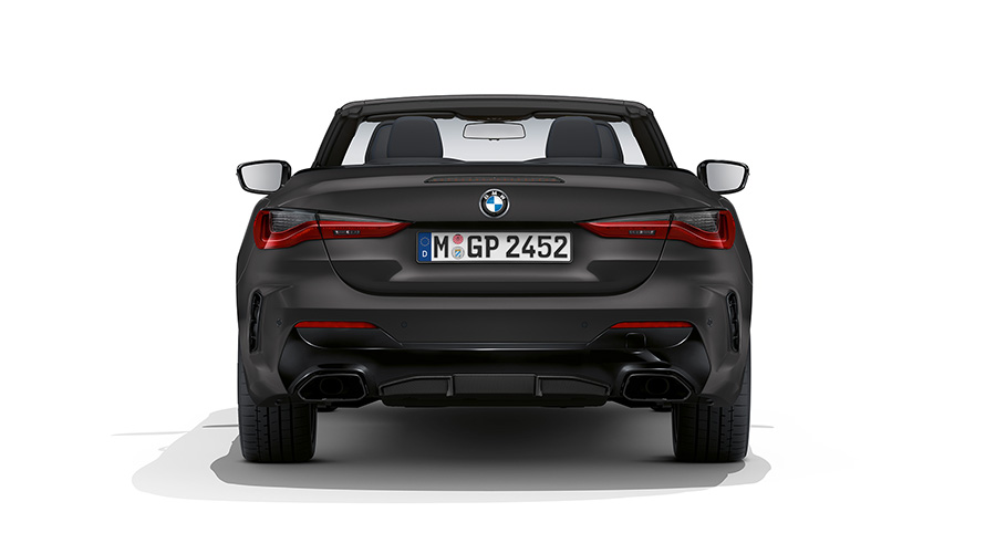BMW M440i xDrive Cabrio G23 2020 BMW Individual metalíza Frozen Deep Grey zadný pohľad s otvorenou textilnou strechou