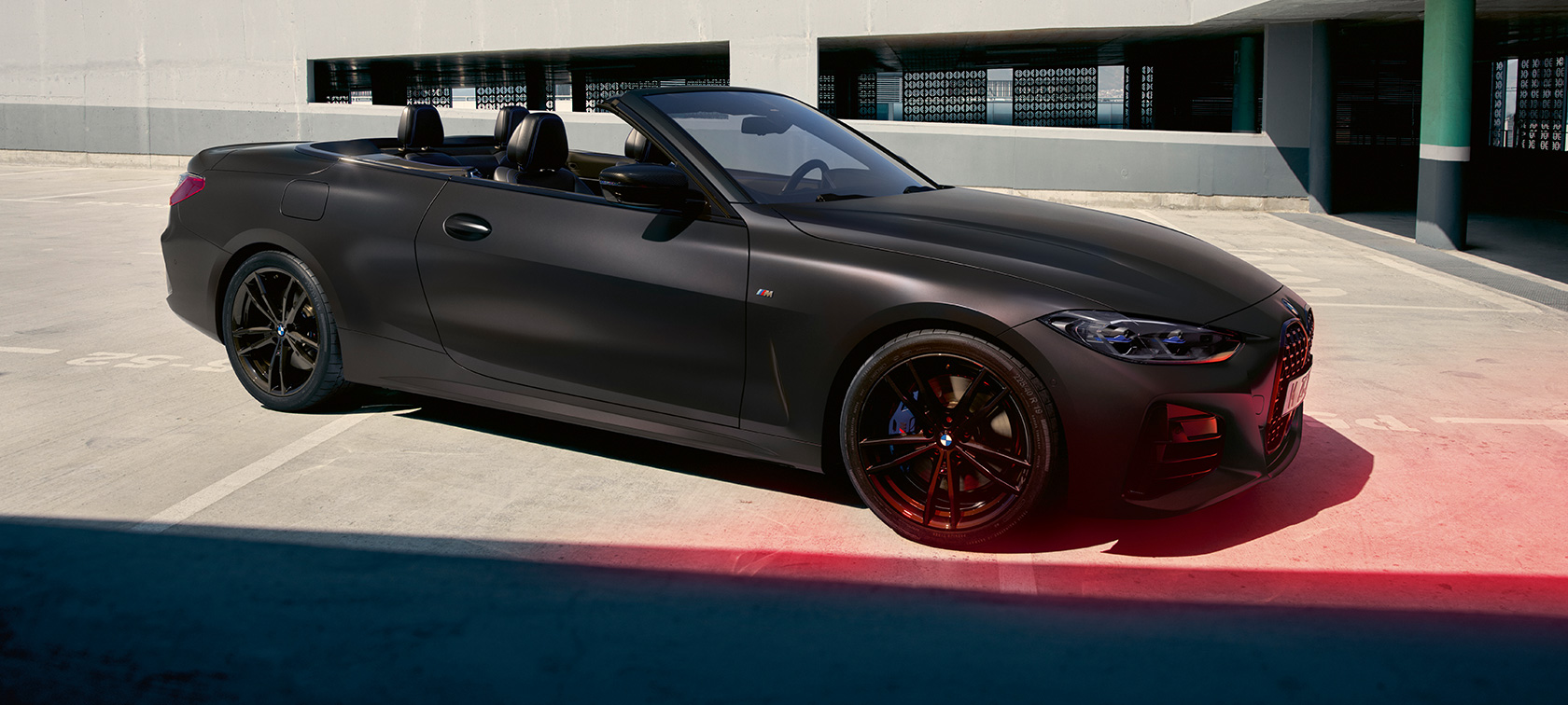 Bočný pohľad BMW M440i xDrive Cabrio G23 2020 BMW M440i xDrive Cabrio G23 2020 BMW Individual metalíza Frozen Deep Grey bočný pohľad