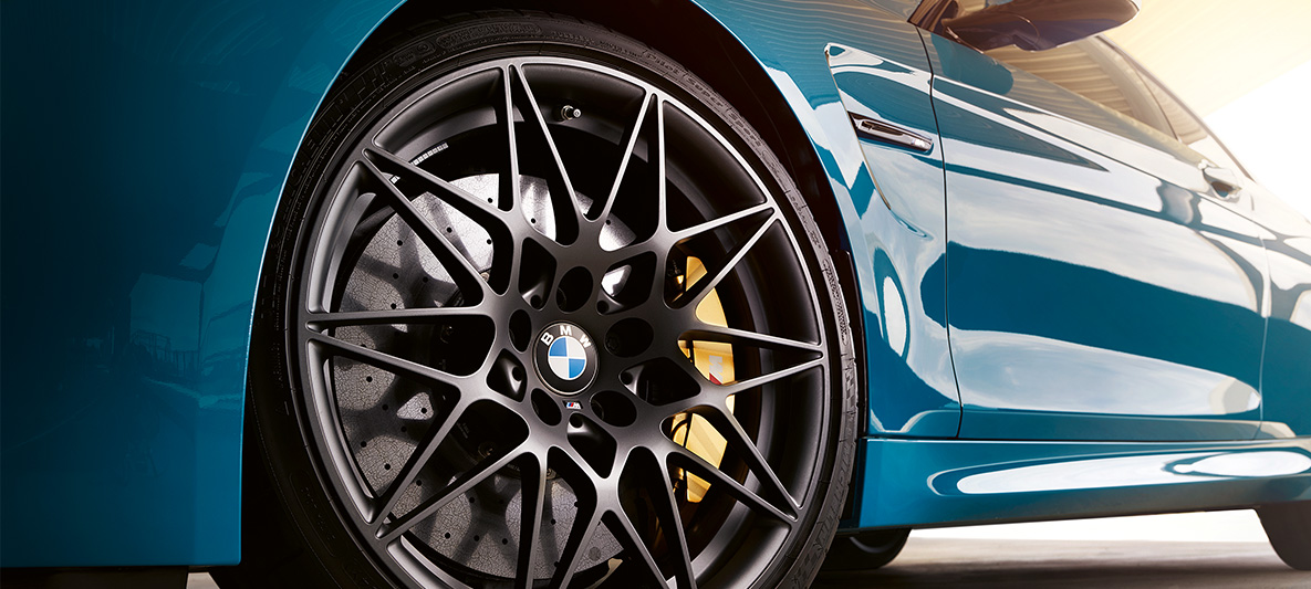 BMW M4 Coupé, M Heritage Edition, kolesá a pneumatiky BMW M4 Coupé, M Heritage Edition, špeciálna edícia, kolesá a pneumatiky