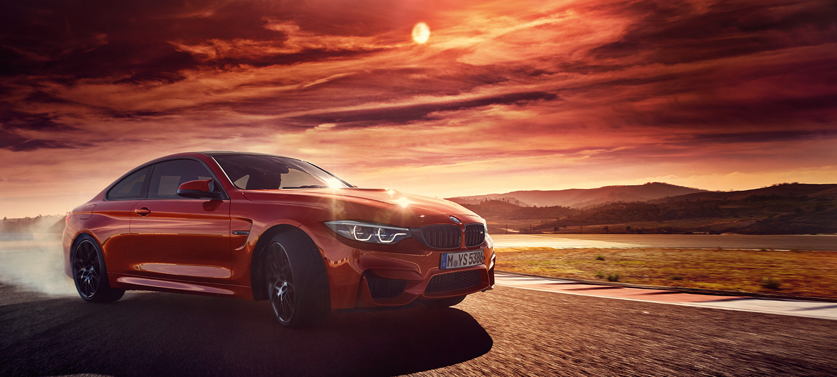 BMW M4 Coupé BMW M4 Coupé, bočný pohľad počas driftu v zákrute