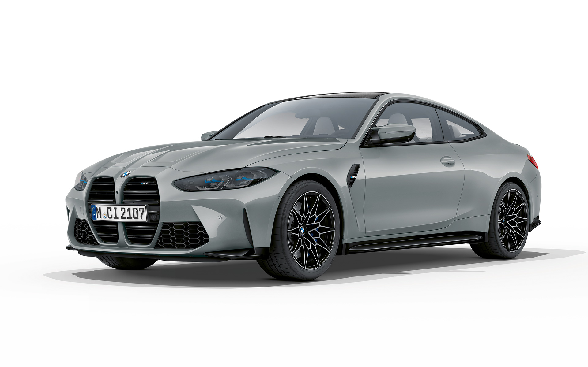 BMW M4 Coupé G82 2020 metalíza Brooklyn Grey predobočný pohľad