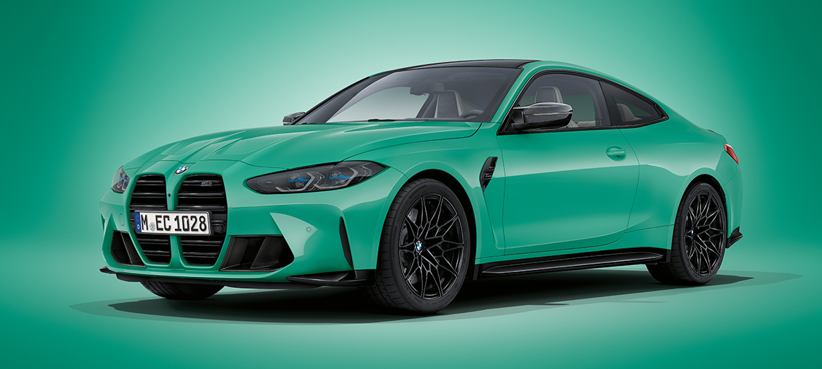 BMW M4 Coupé BMW Individual metalíza Mint Green G82 2021 predobočný statický pohľad BMW M4 Coupé BMW Individual metalíza Mint Green G82 2021 predobočný statický pohľad