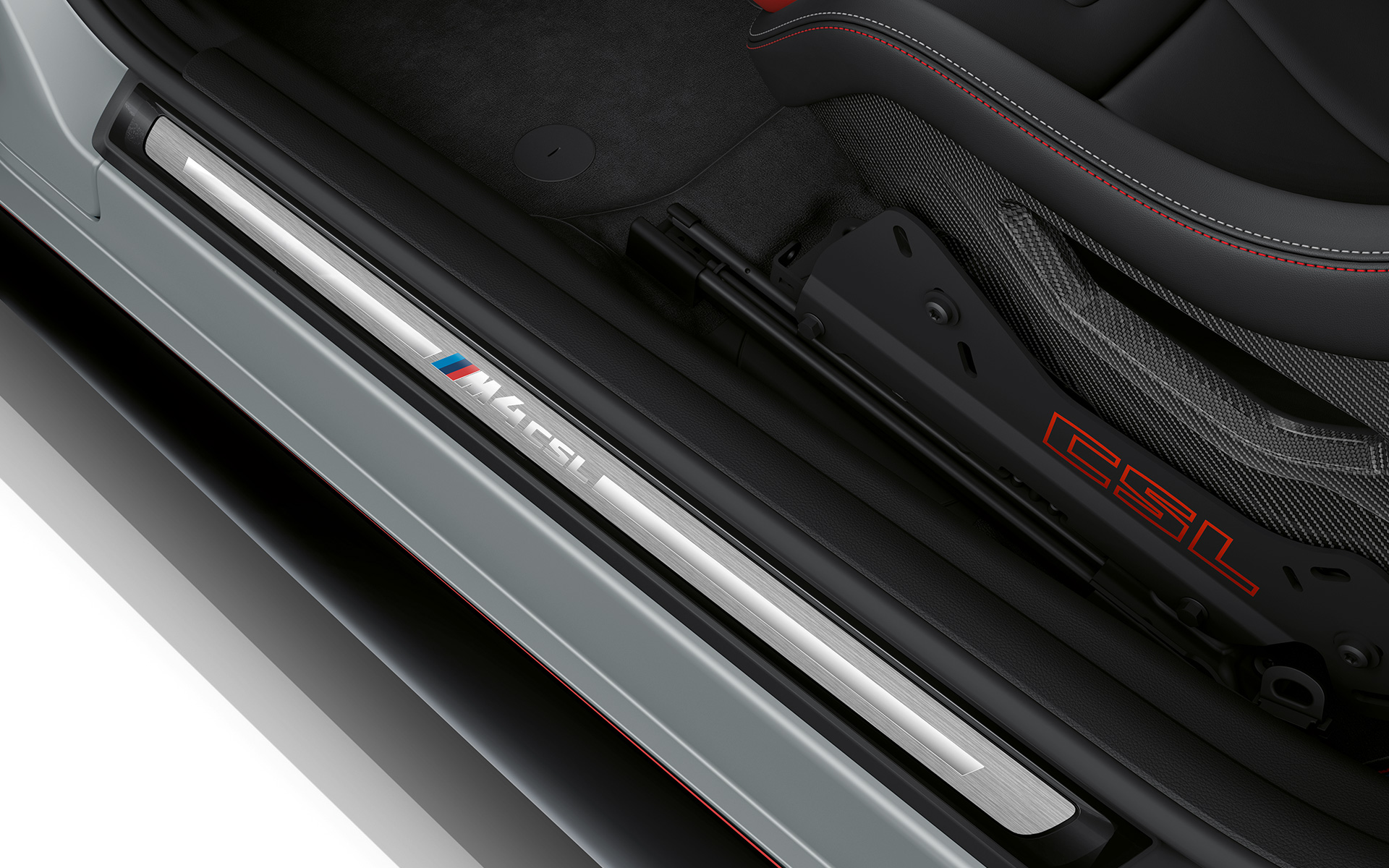 Špecifický CSL nápis a fólia na bočných prahoch BMW M4 CSL G82 BMW M4 CSL G82 BMW Individual metalíza Frozen Brooklyn Grey špecifický CSL nápis a fólia na bočných prahoch
