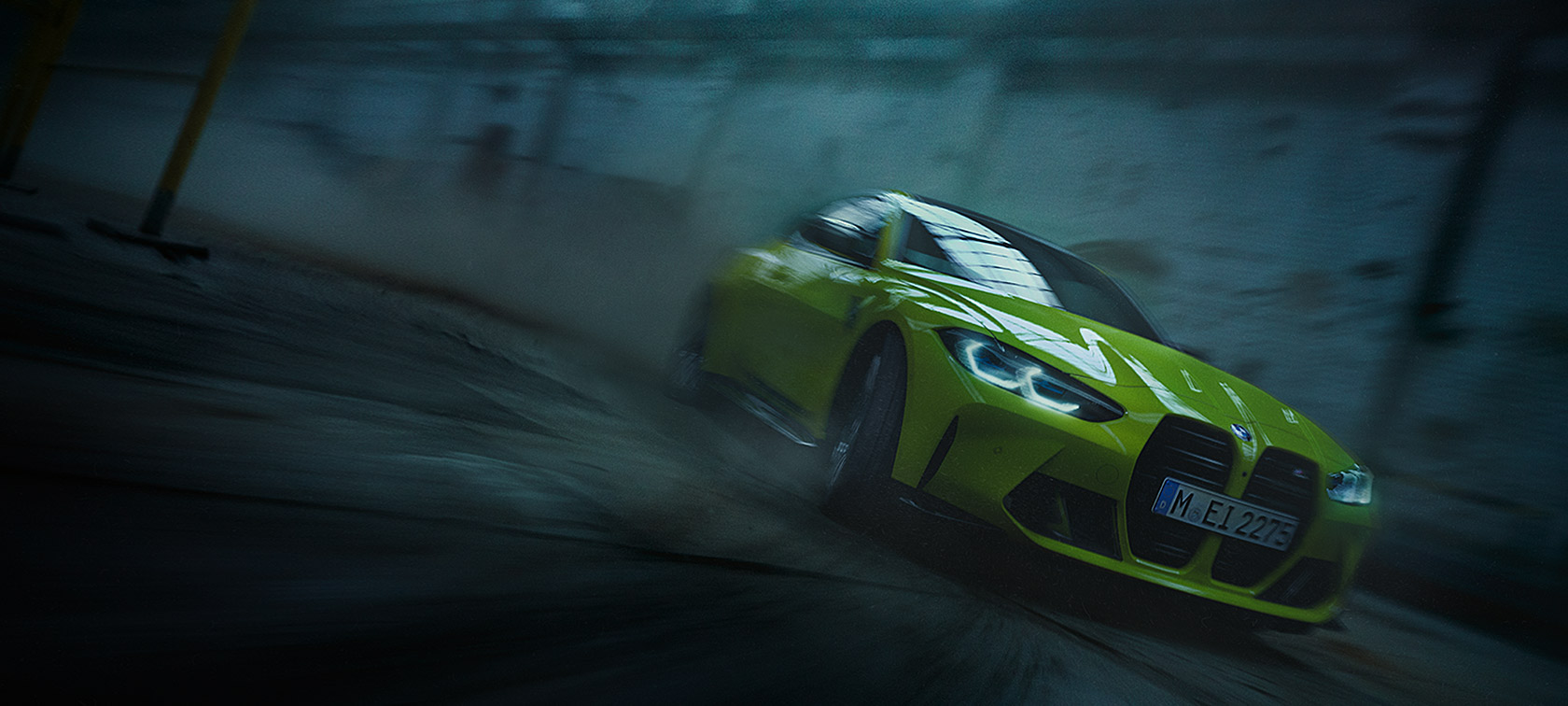 BMW M4 G82 2020 Sao Paulo Yellow predobočný jazdný pohľad