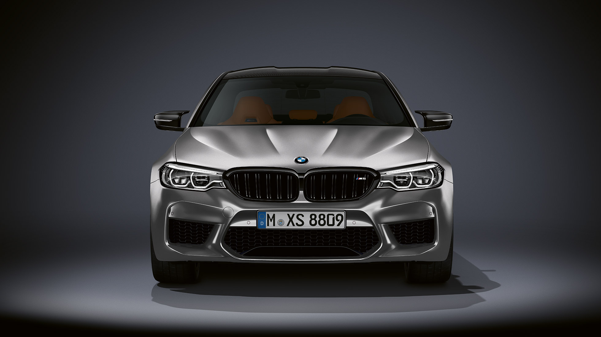 M dizajn. BMW M5 Competition, predný pohľad.