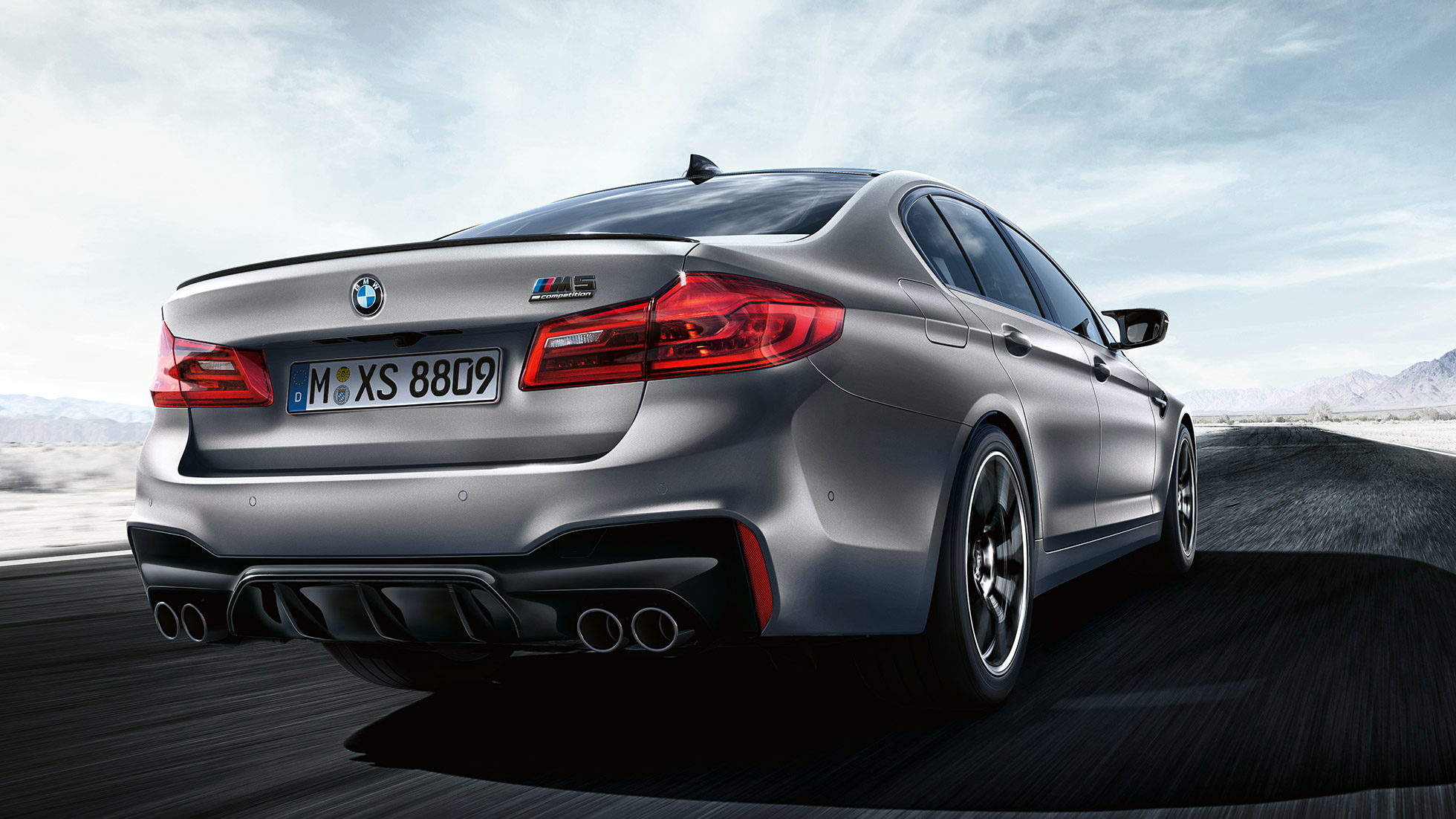 LED zadné svetlá. BMW M5 Competition, trojštvrťový zadný pohľad, dizajn.