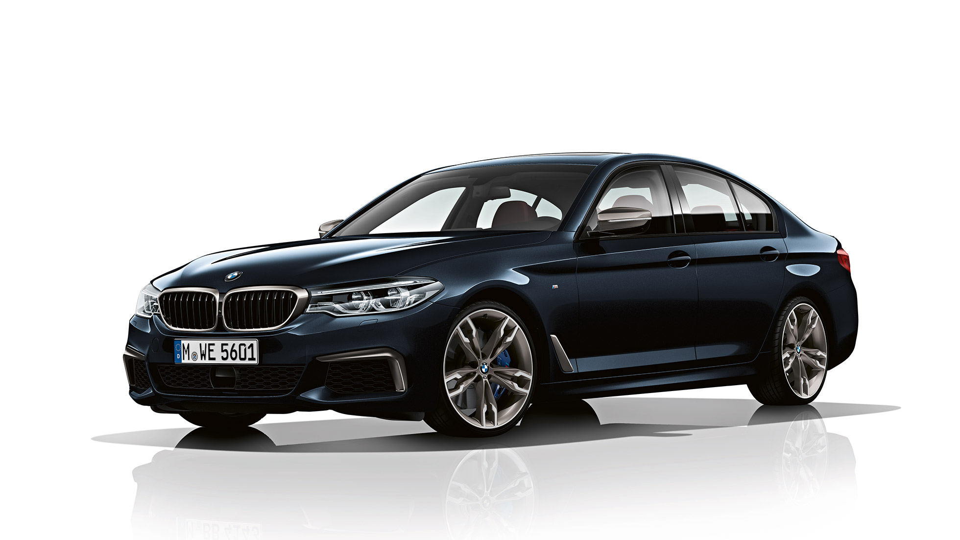 Dizajn prednej časti. BMW M550i a BMW M550d, dizajn, trojštvrťový predný pohľad.