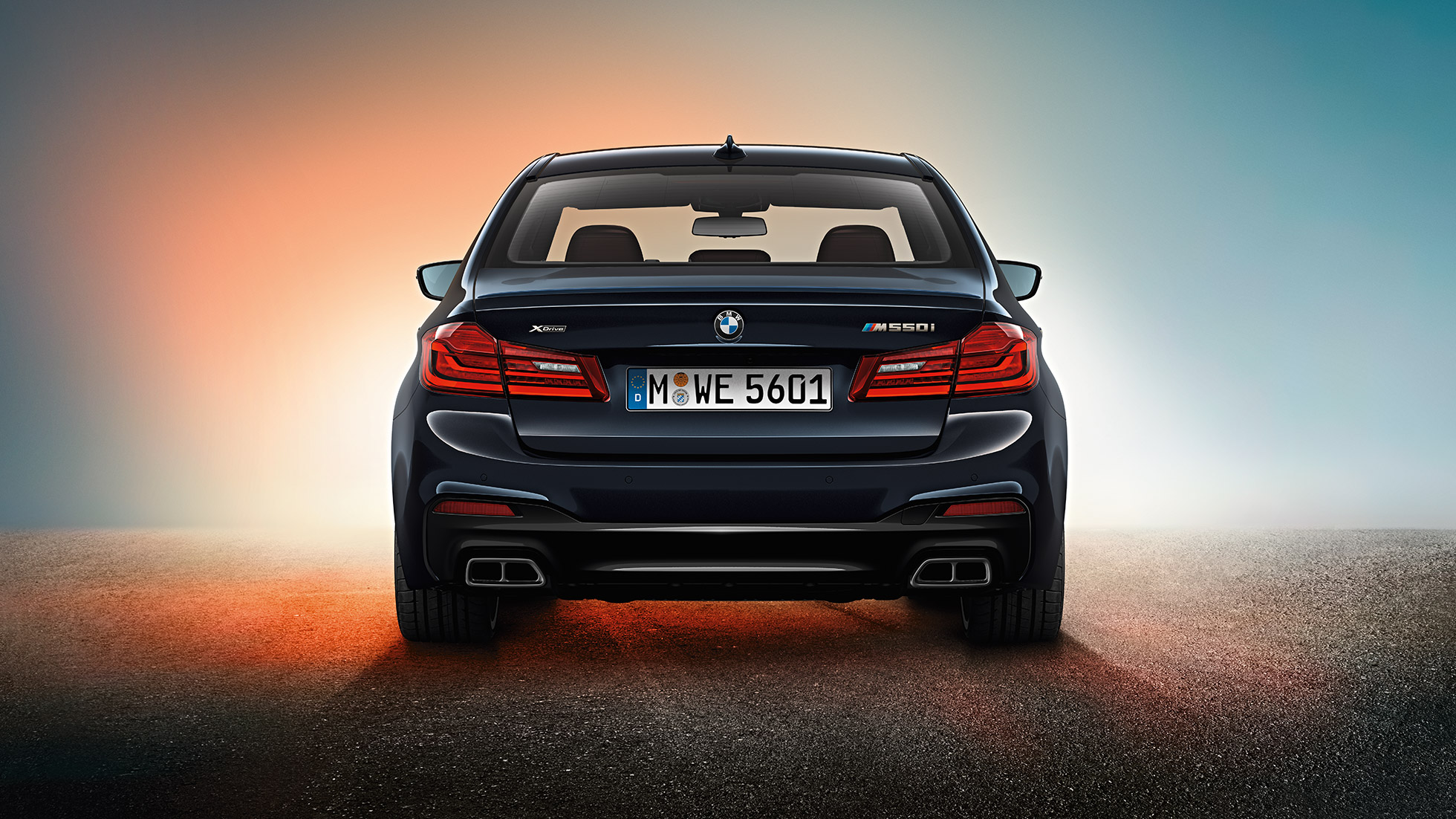 Dizajn zadnej časti. BMW M550i a BMW M550d, dizajn, zadný pohľad.