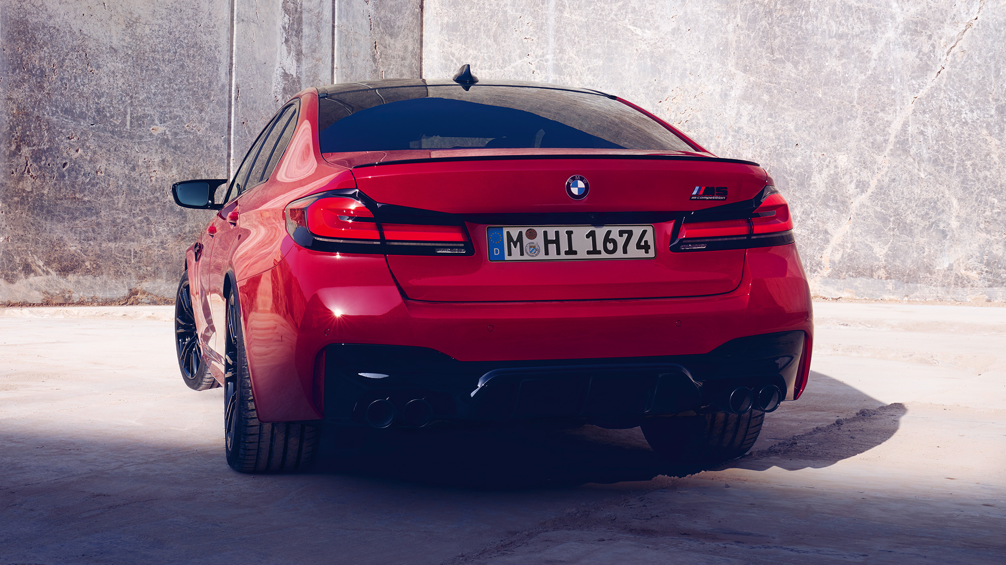 Zadné svetlá BMW M5 Competition F90 LCI Facelift 2020 Zadné svetlá BMW M5 Competition F90 LCI Facelift 2020 BMW Individual Imola Red zadný pohľad