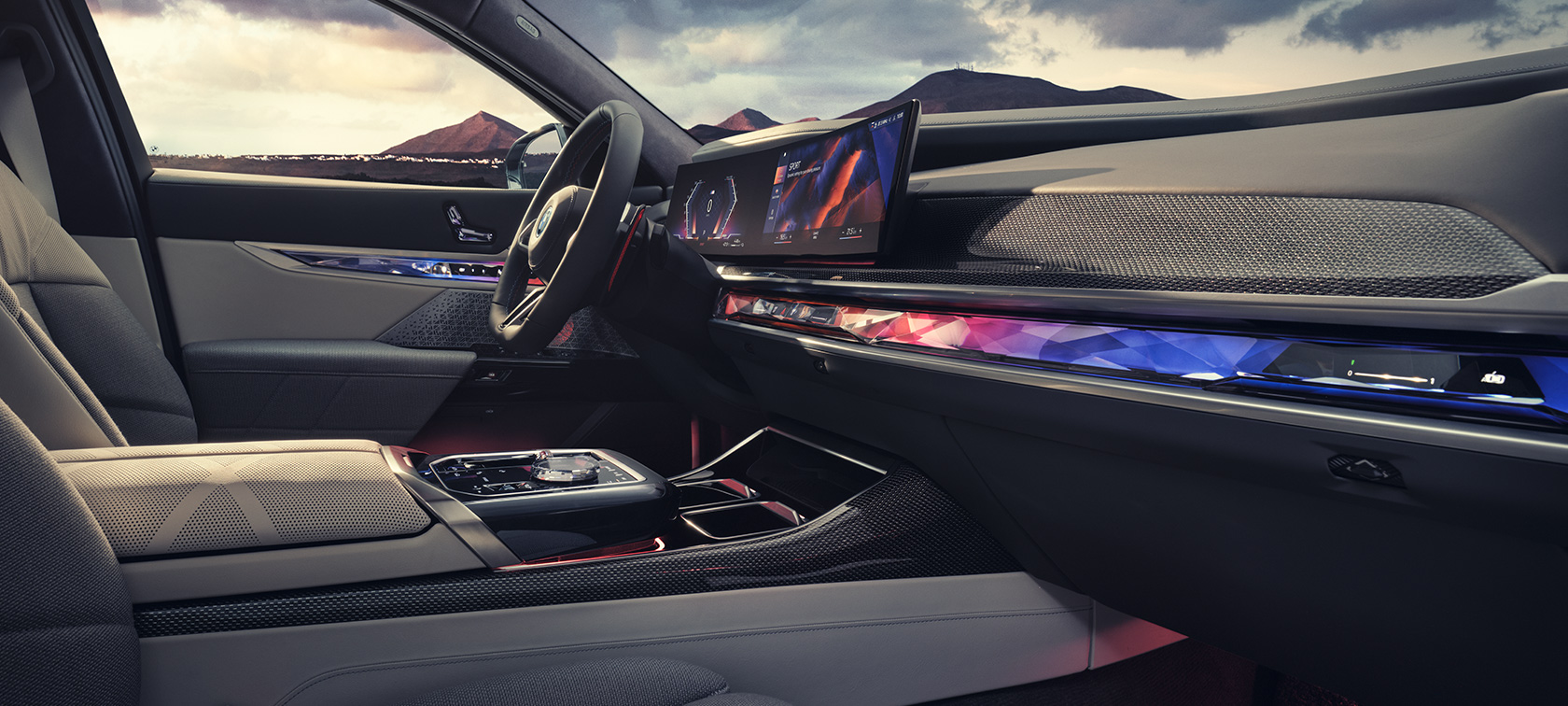Interiér BMW M760e xDrive Sedan G70 Interiér BMW M760e xDrive Sedan G70 pohľad zo strany predného spolujazdca