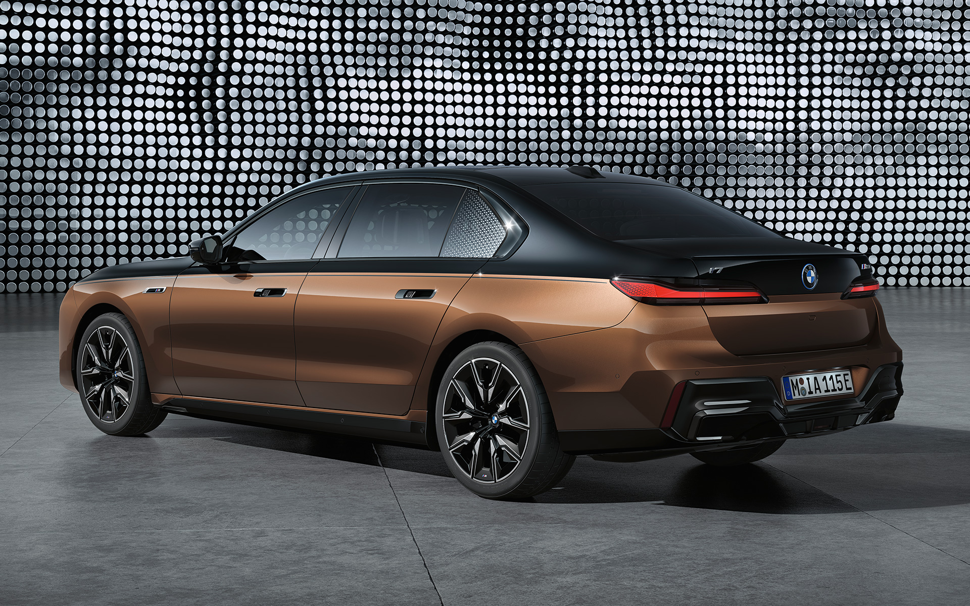 BMW i7 M70 xDrive Sedan G70 exteriér dvojfarebný lak