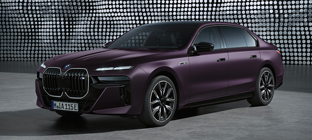 Frozen Purple špeciálne laky M automobily BMW radu 7 G70 M automobily BMW radu 7 G70 Frozen Purple špeciálne laky