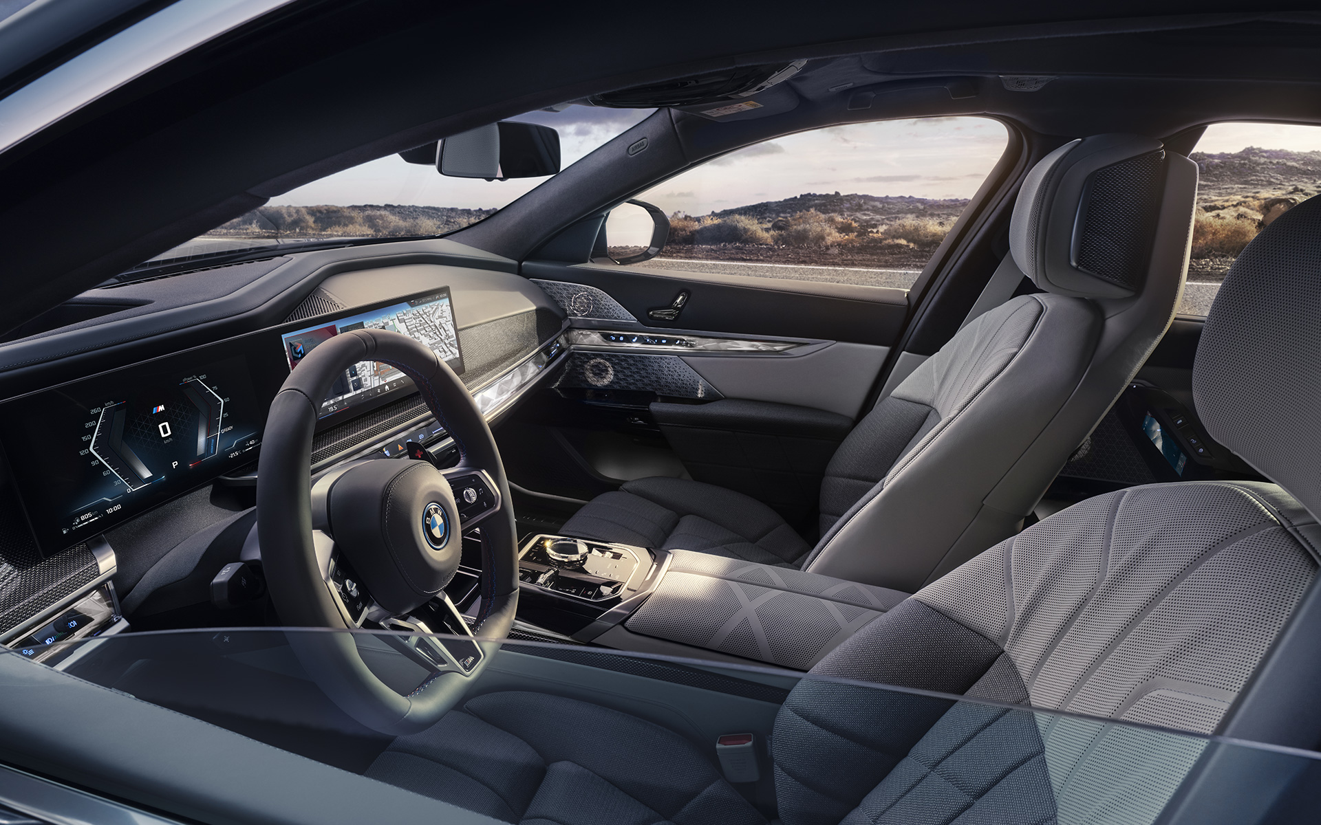 My Mode režim Sport BMW M760e xDrive Sedan G70 pohľad zvonku do interiéru cez čiastočne otvorené okno