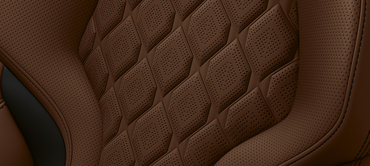 Kožené čalúnenie Merino Taruma Brown. BMW Individual M8 Cabrio, interiér v jemnej koži Taruma Brown.