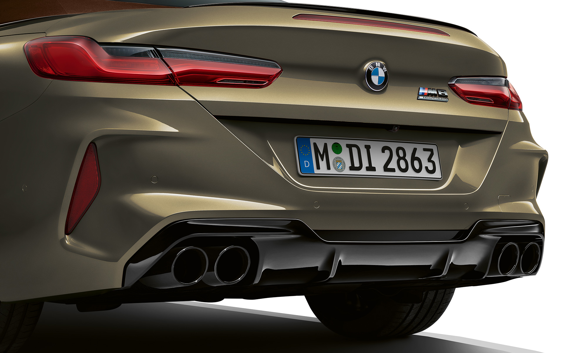 BMW M8 Competition Cabrio F91 LCI Facelift 2022 BMW Individual metalíza Brass zadný pohľad detail