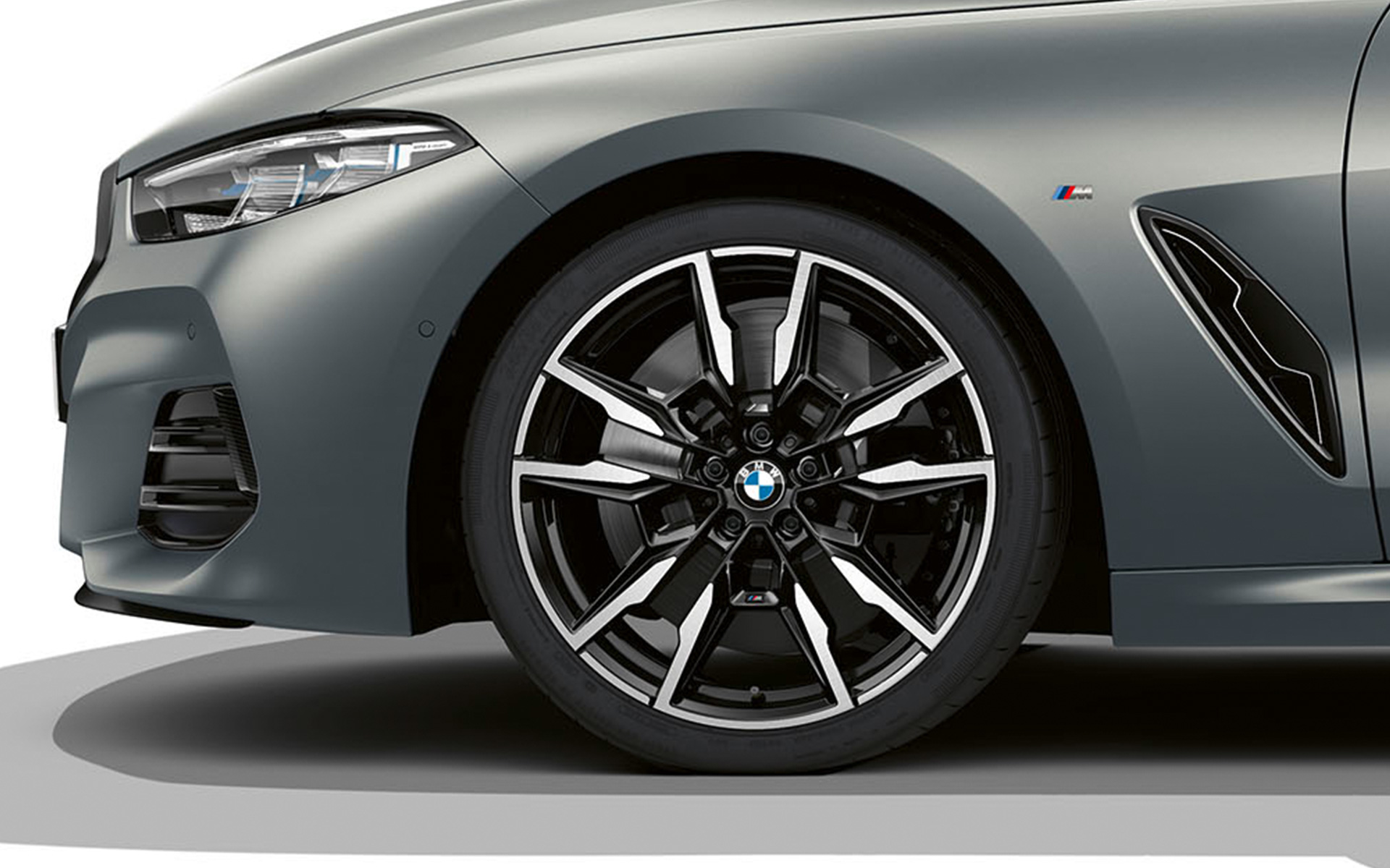 BMW M850i xDrive Cabrio G14 LCI Facelift 2022 BMW Individual metalíza Frozen Pure Grey 20-palcové M disky z ľahkej zliatiny Double-spoke style 894 M detailný pohľad