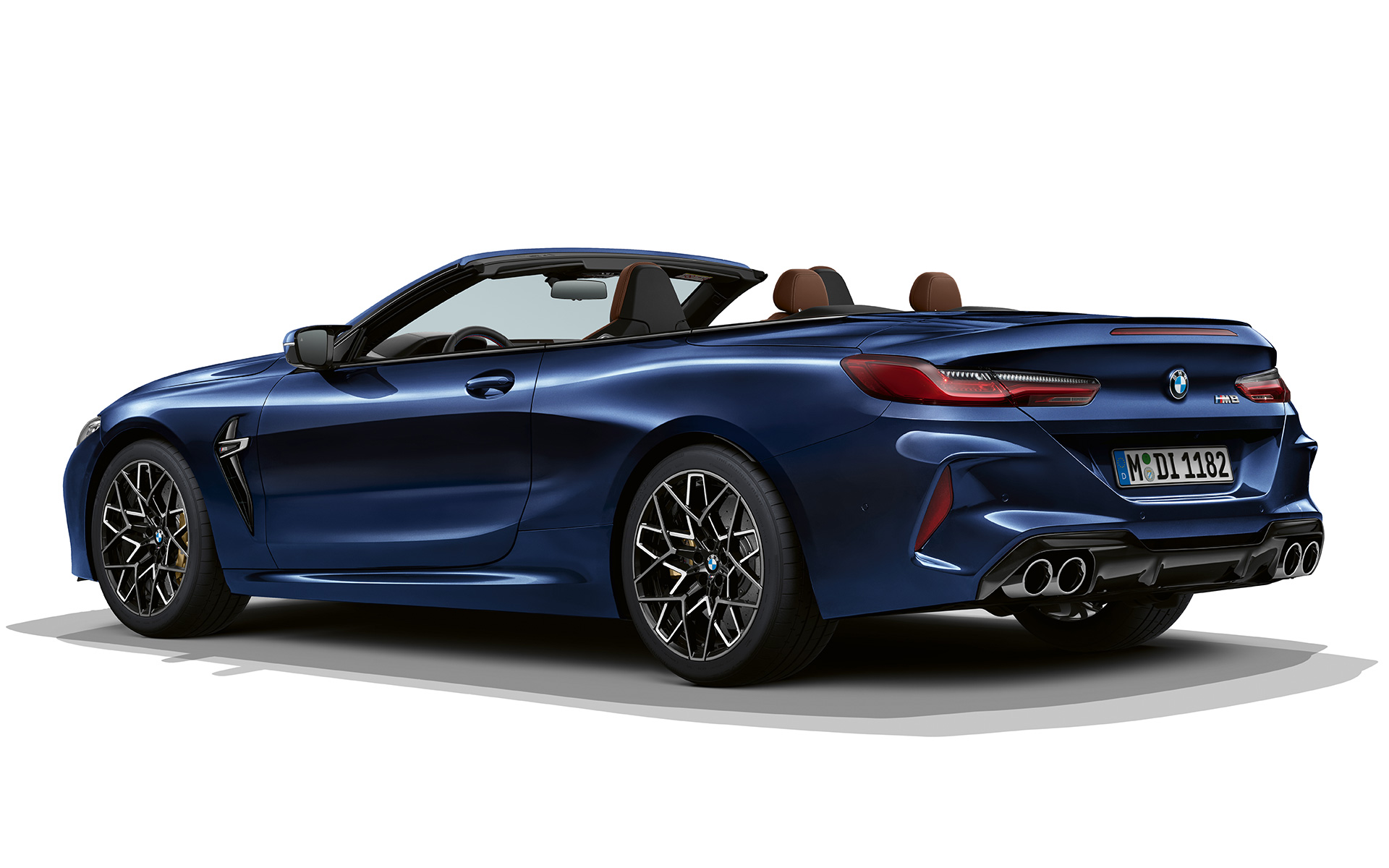 BMW M8 Cabrio F91 LCI Facelift 2022 BMW Individual metalíza Tanzanite Blue zadobočný pohľad