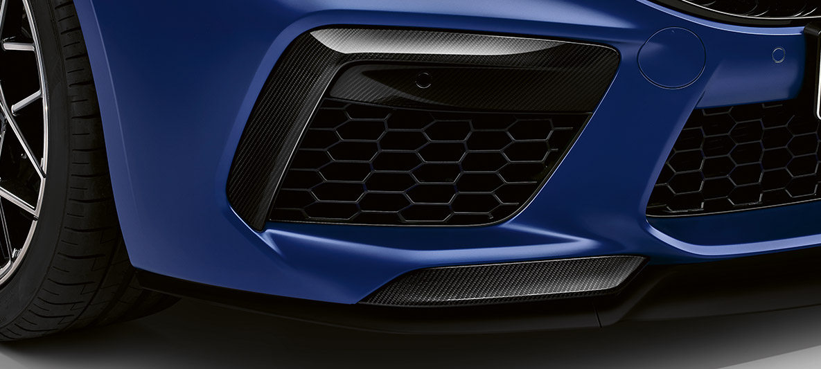 Vzduchové vstupy v karbónovej úprave. BMW M8 Competition Coupé, vzduchové vstupy M Carbon exteriérového balíka.
