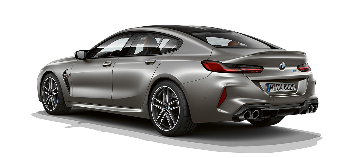 BMW M8 Gran Coupé zadobočný pohľad BMW M8 Gran Coupé F93 2020 BMW Individual metalíza Frozen Dark Silver zadobočný pohľad