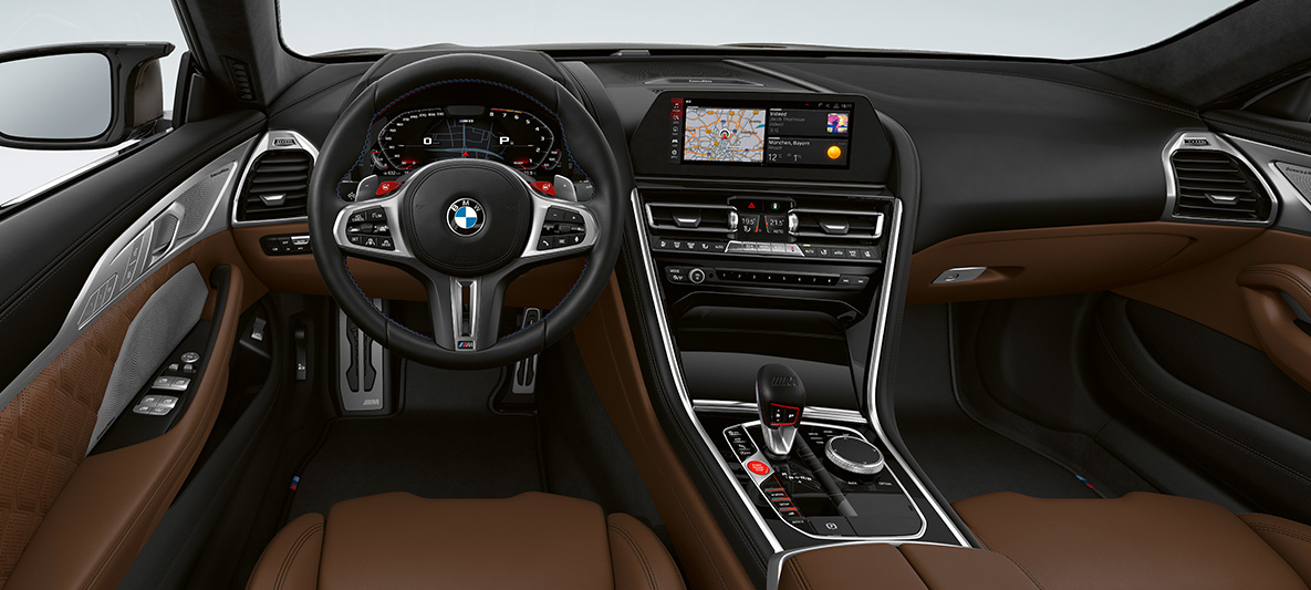 Kokpit BMW M8 Gran Coupé Kokpit BMW M8 Gran Coupé F93 2020 interiér
