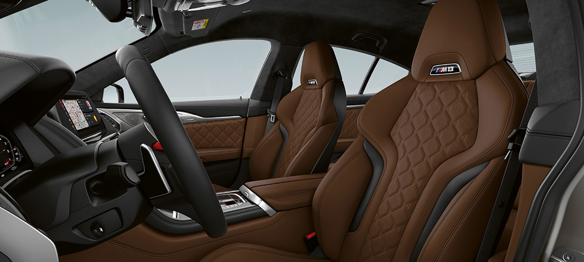 M Sport sedadlá v koži Merino BMW M8 Gran Coupé M Sport sedadlá s logom M8 v koži Merino BMW M8 Gran Coupé F93 2020 interiér