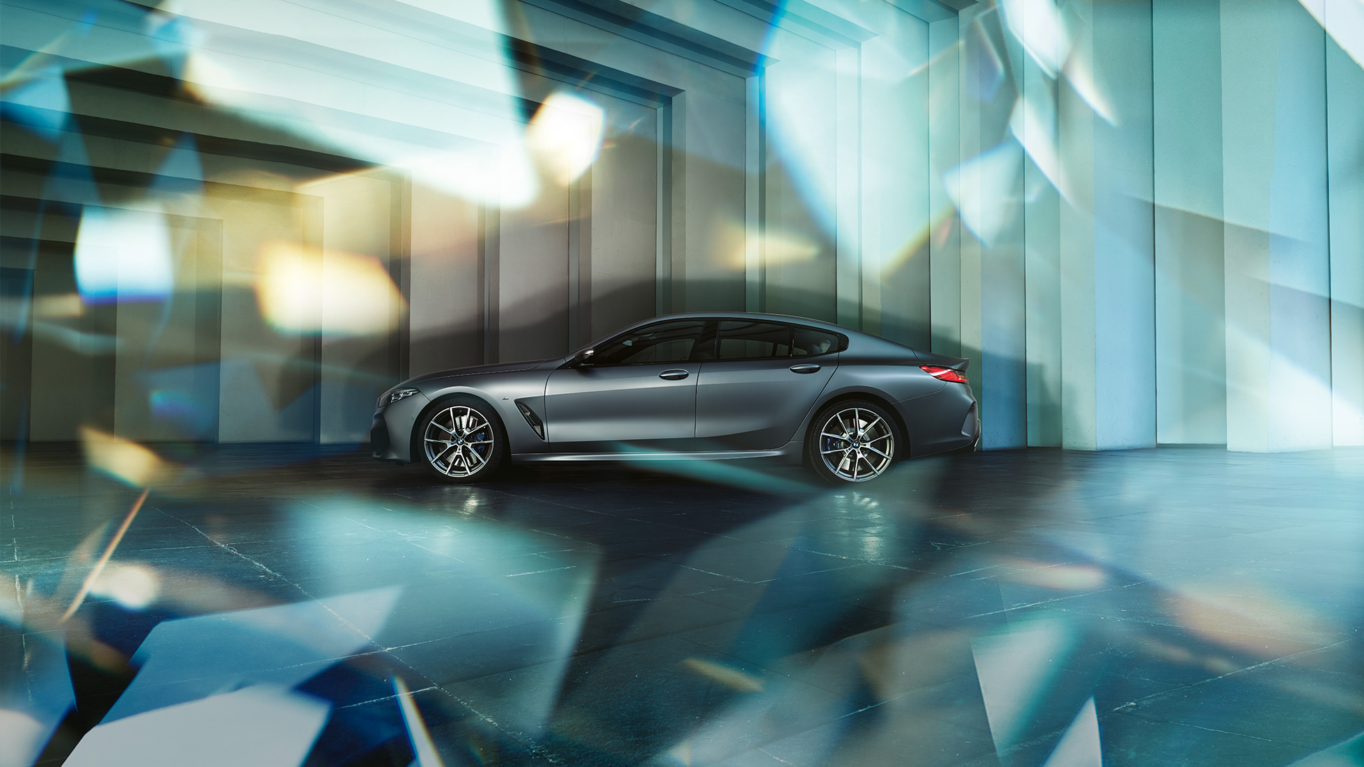 Kupé silueta BMW M850i xDrive Gran Coupé Kupé silueta BMW M850i xDrive Gran Coupé G16 2019 BMW Individual metalíza Frozen Bluestone bočný pohľad
