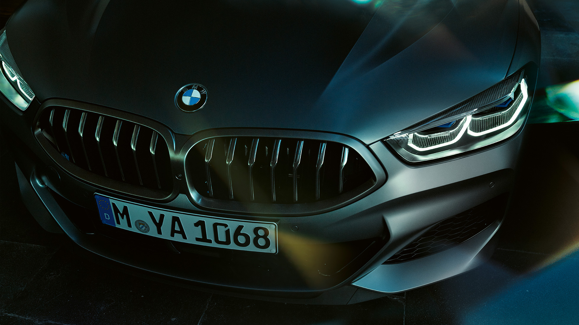 Obličky BMW M850i xDrive Gran Coupé Obličky BMW M850i xDrive Gran Coupé G16 2019 BMW Individual metalíza Frozen Bluestone detailný pohľad