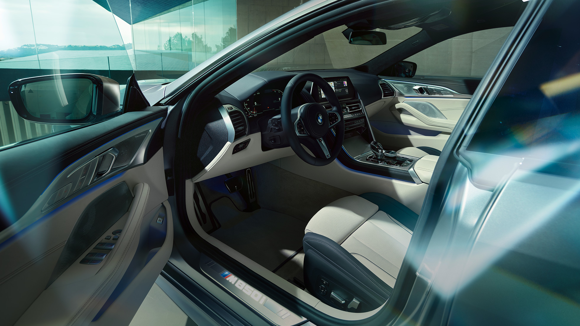 Kokpit BMW M850i xDrive Gran Coupé Kokpit BMW M850i xDrive Gran Coupé interiér G16 2019