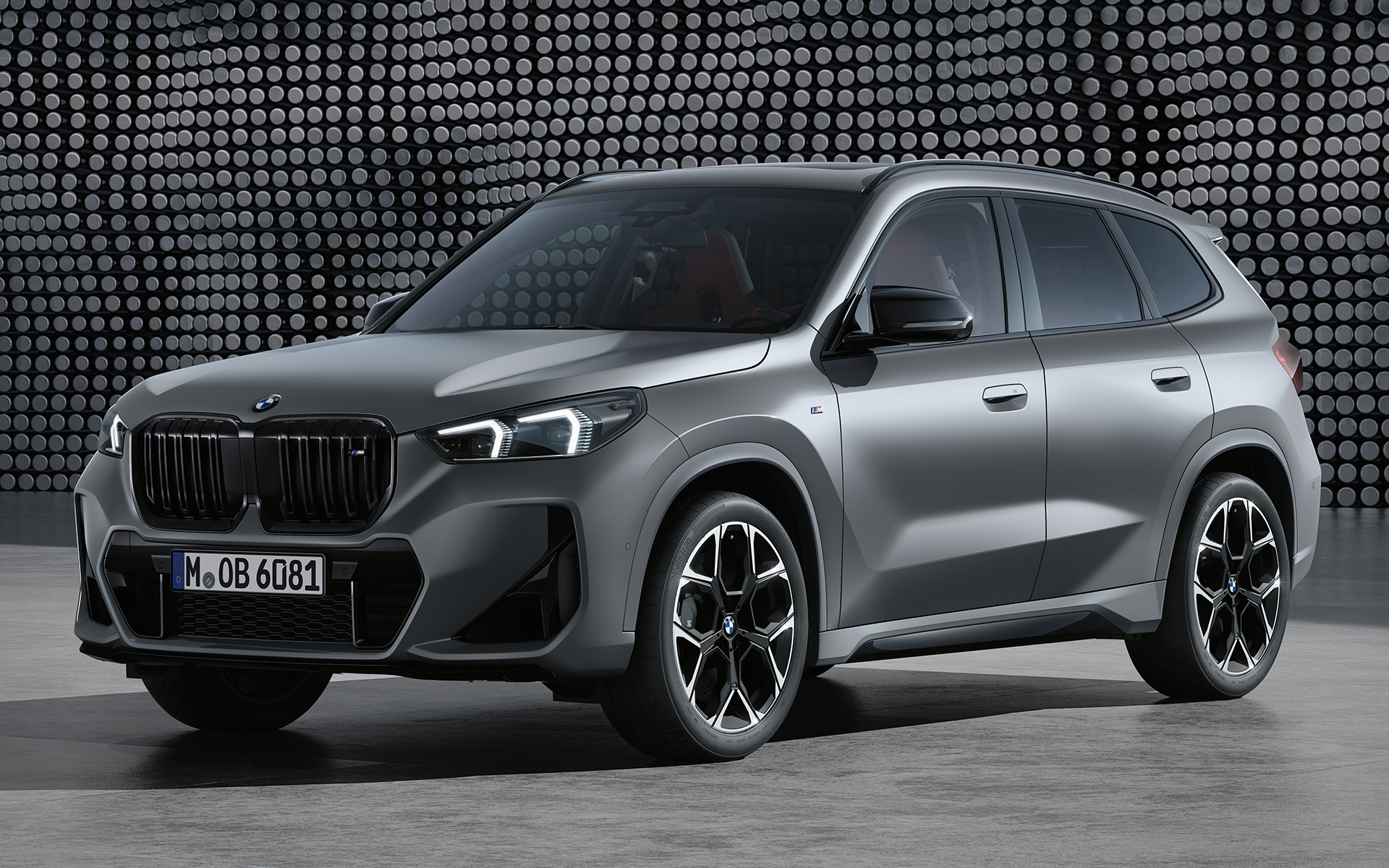 BMW X1 M35i xDrive BMW X1 M35i xDrive predobočný pohľad