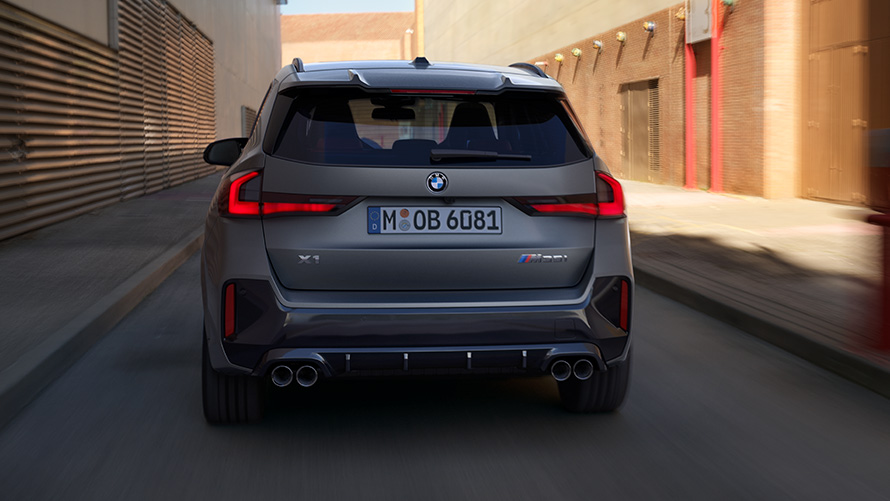 BMW X1 M35i xDrive BMW X1 M35i xDrive zadný pohľad jazdný