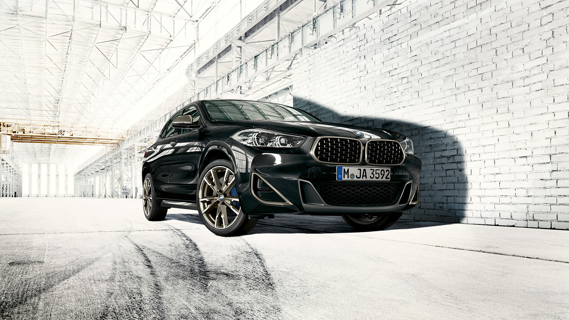 Obličky BMW X2 M35i Obličky BMW X2 M35i metalíza Sapphire Black F39 predobočný pohľad