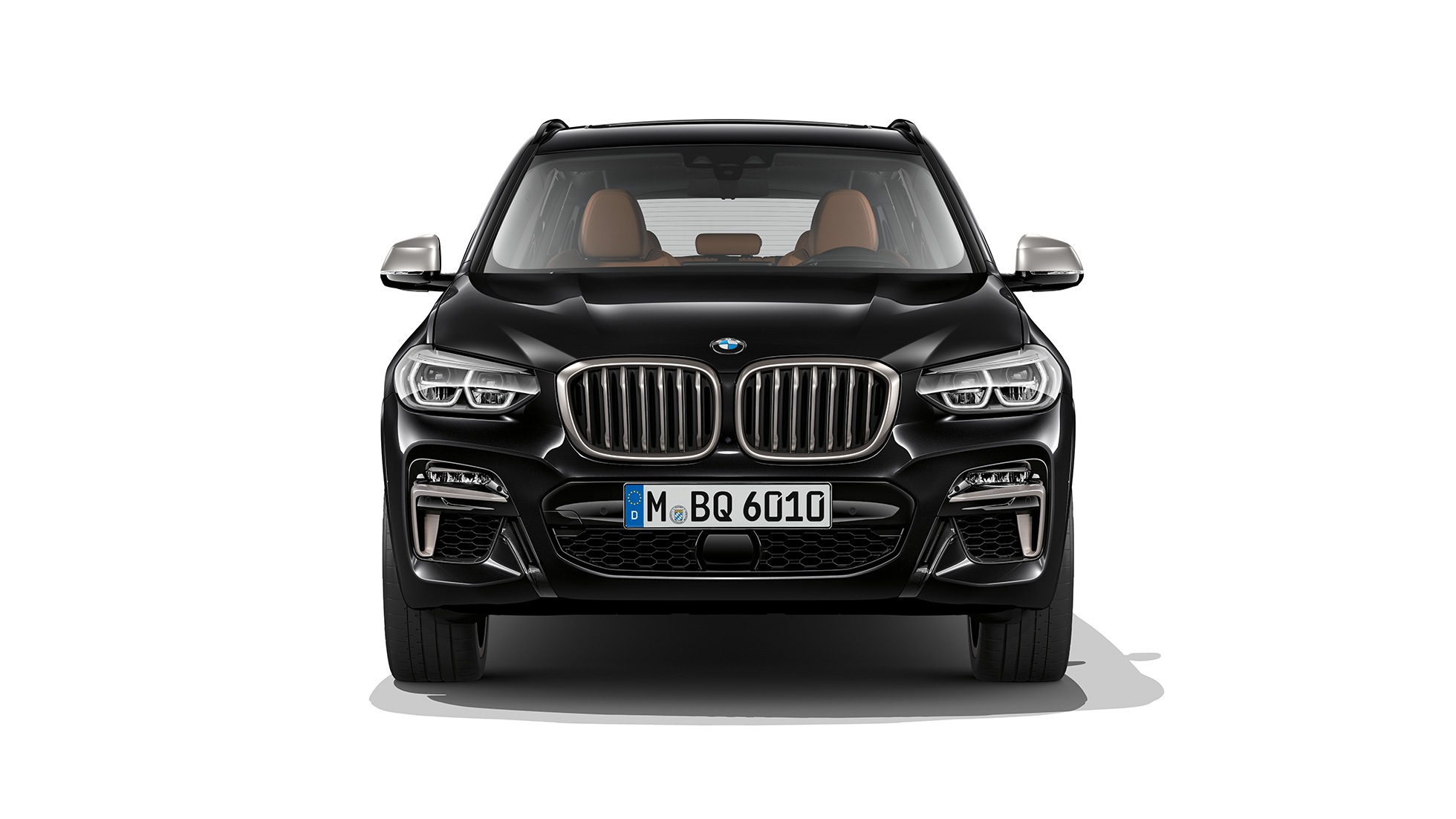 BMW X3 M40i a BMW X3 M40d, predný pohľad. BMW X3 M40i a BMW X3 M40d v metalickej farbe Black Sapphire, exteriér, predný pohľad.