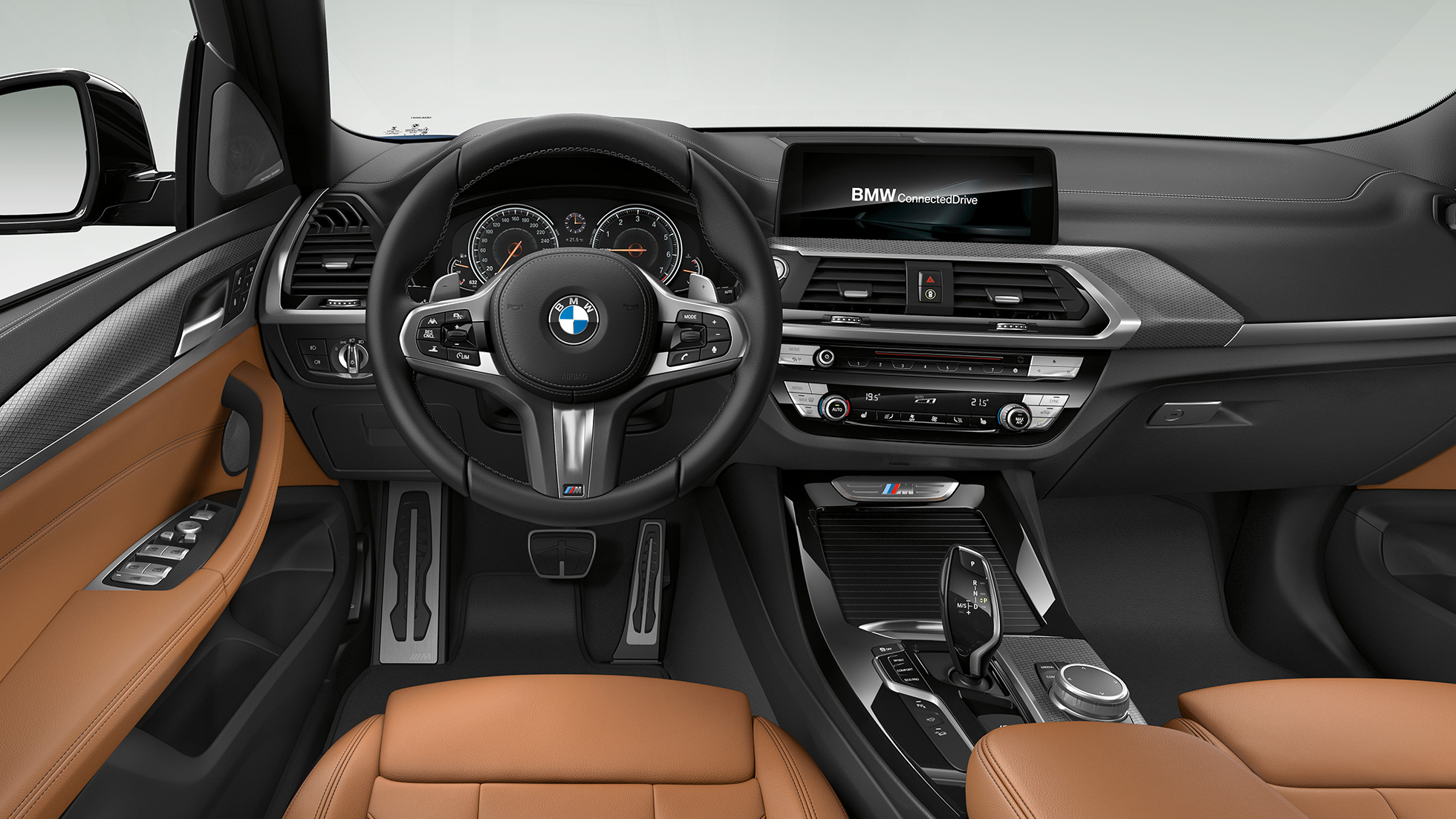 BMW X3 M40i a BMW X3 M40d, kokpit. BMW X3 M40i a BMW X3 M40d, interiér, kokpit s M koženým volantom a M športové sedadlá.