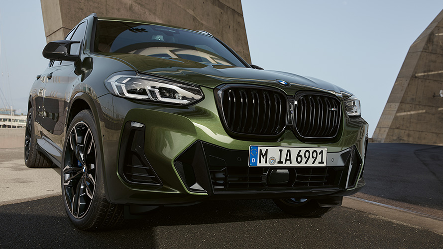 BMW X3 M40i G01 LCI Facelift 2021 metalíza Malachite Green predný pohľad statický