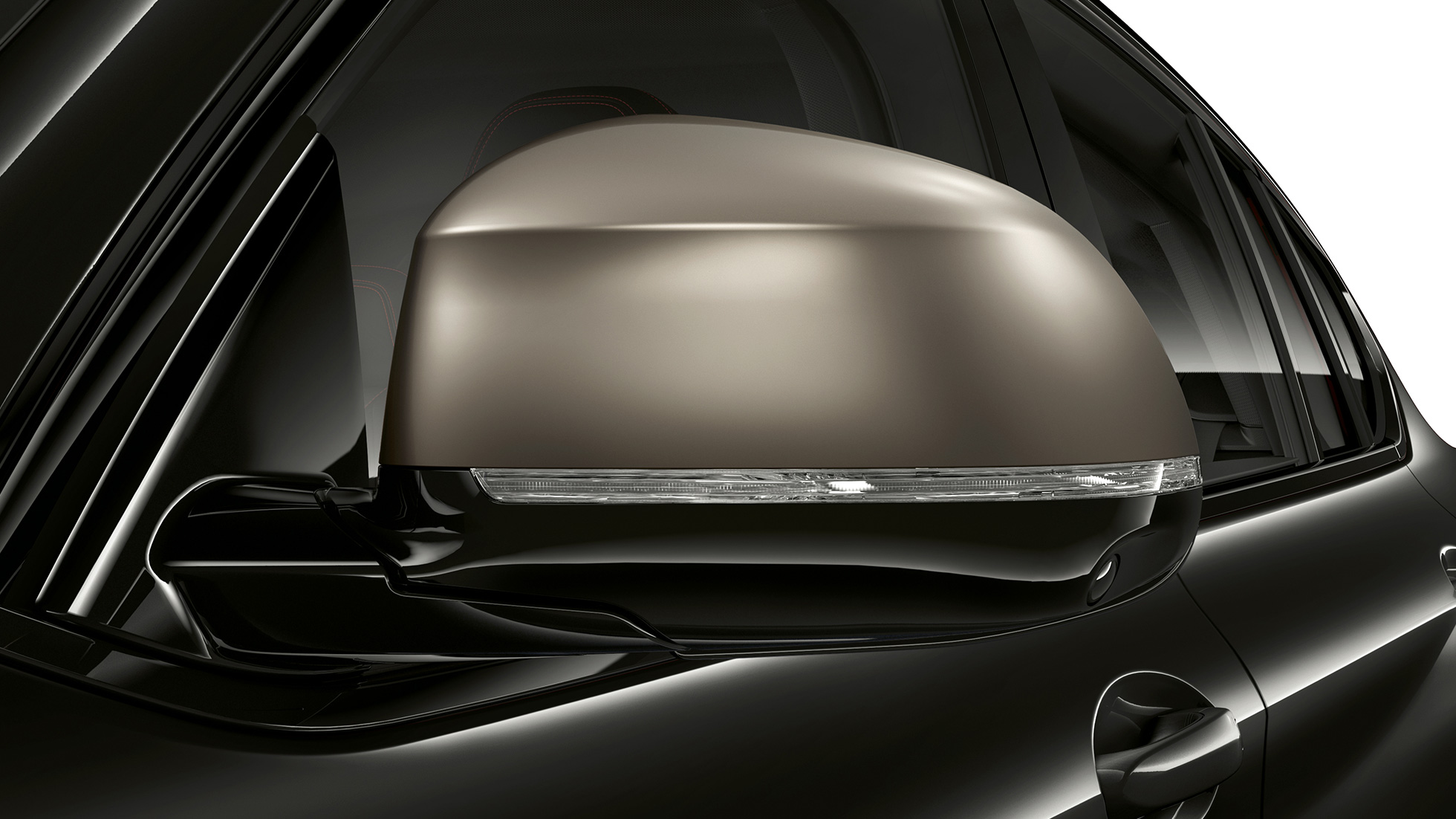 BMW X4 M40i a BMW X4 M40d, kryty spätných zrkadiel. BMW X4 M40i a BMW X4 M40d v metalickej farbe Black Sapphire, exteriér, pozinkované kryty spätných zrkadiel vo farbe Cerium Grey.