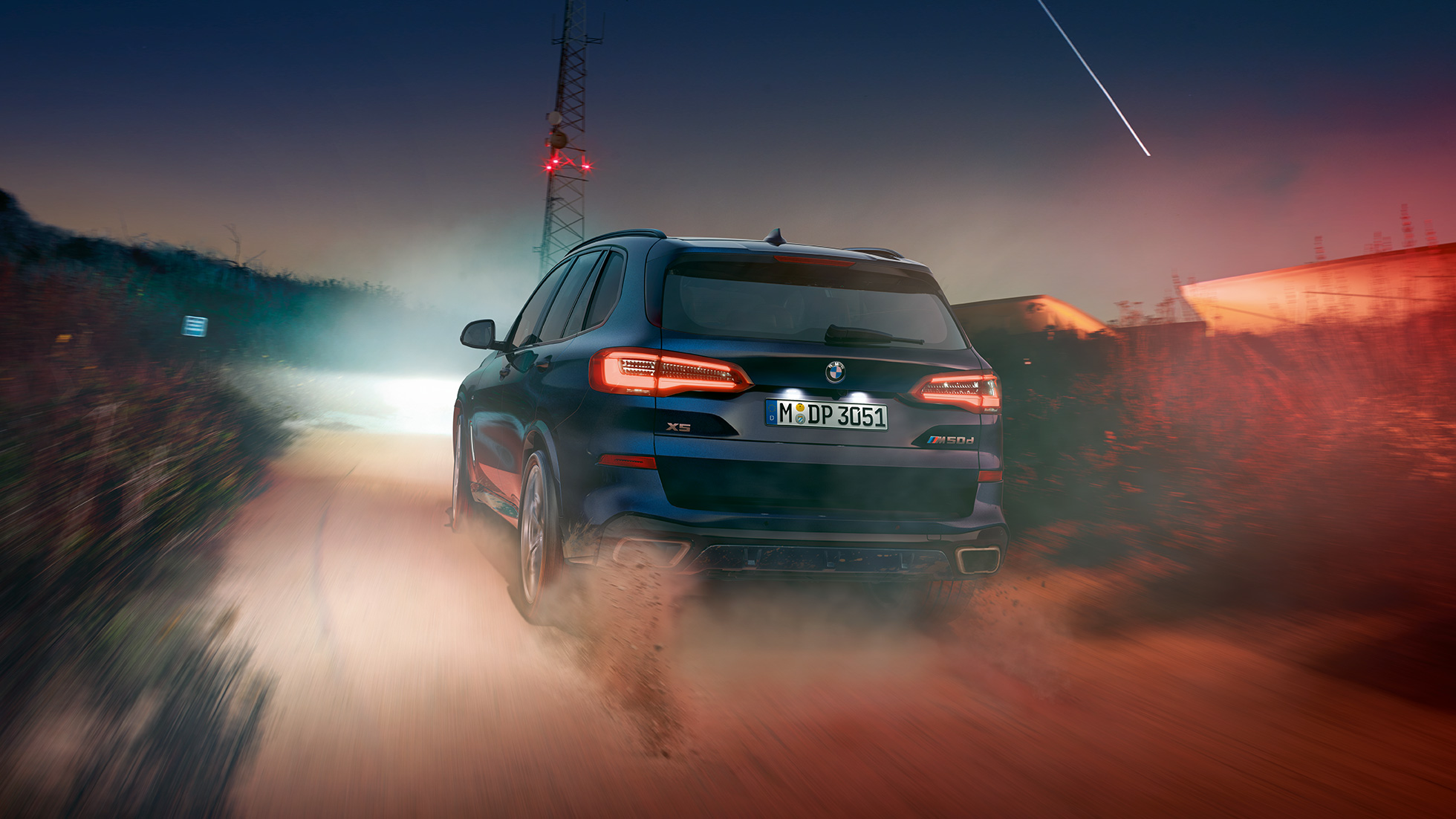 BMW X5 M50d so 6-valcovým naftovým motorom M TwinPower Turbo BMW X5 M50d so 6-valcovým naftovým motorom M TwinPower Turbo G05 metalíza Carbon black zadný pohľad