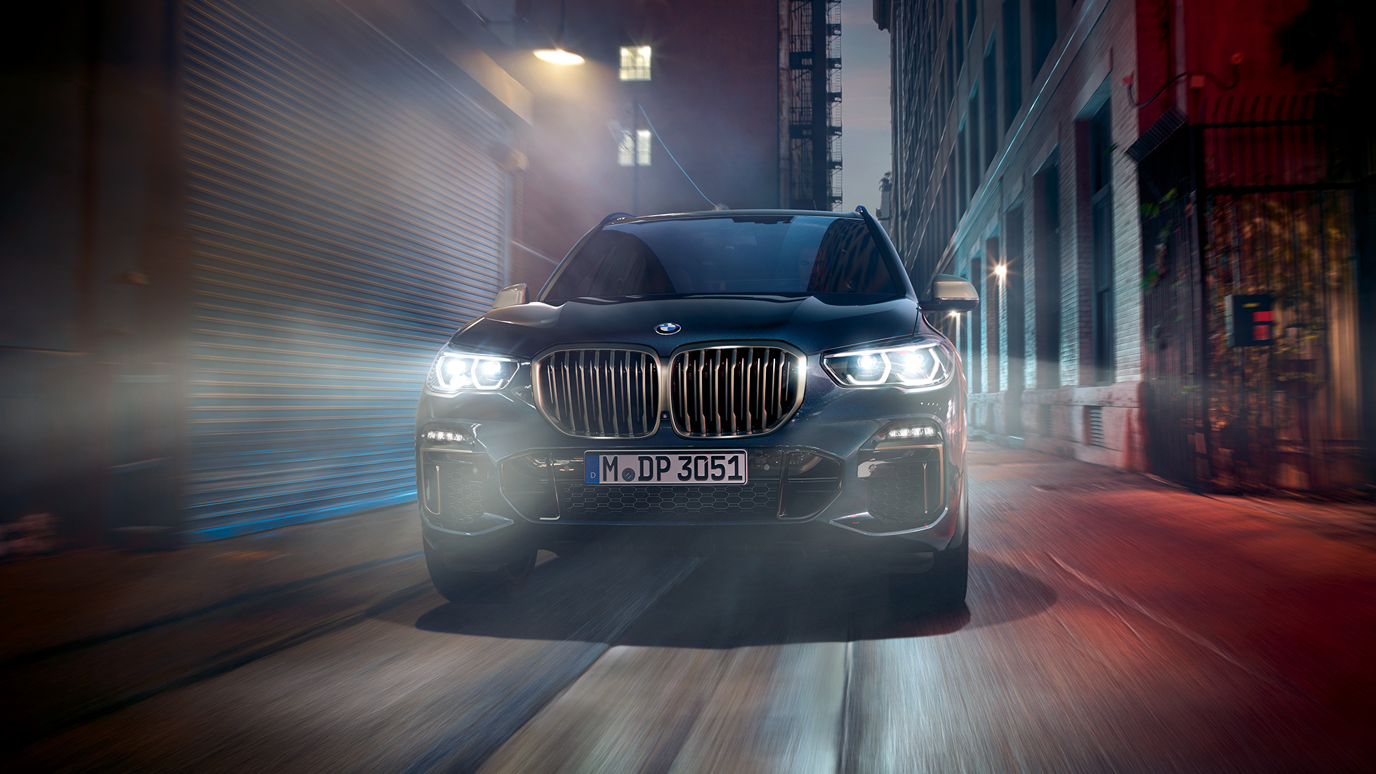 BMW obličky BMW X5 M50i BMW obličky Cerium Grey BMW X5 M50i G05 metalíza Carbon Black predný pohľad