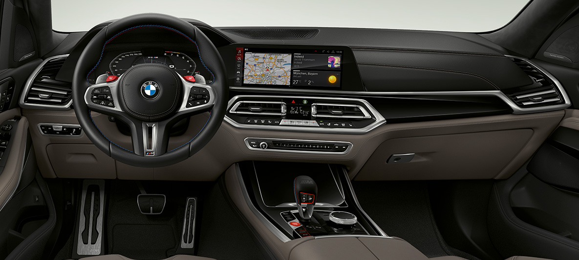 M kožený volant BMW X5 M F95 M kožený volant s kontrastným prešívaním BMW X5 M F95 2020 SUV kokpit