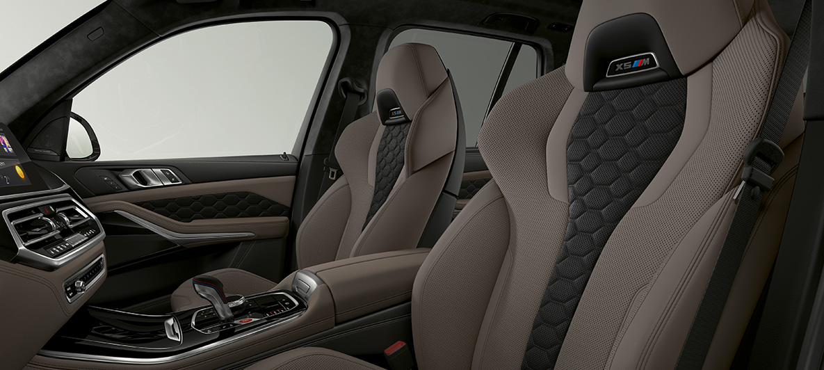 M multifunkčné sedadlá BMW X5 M F95 M multifunkčné sedadlá s logom X5 M BMW X5 M F95 2020 SUV interiér