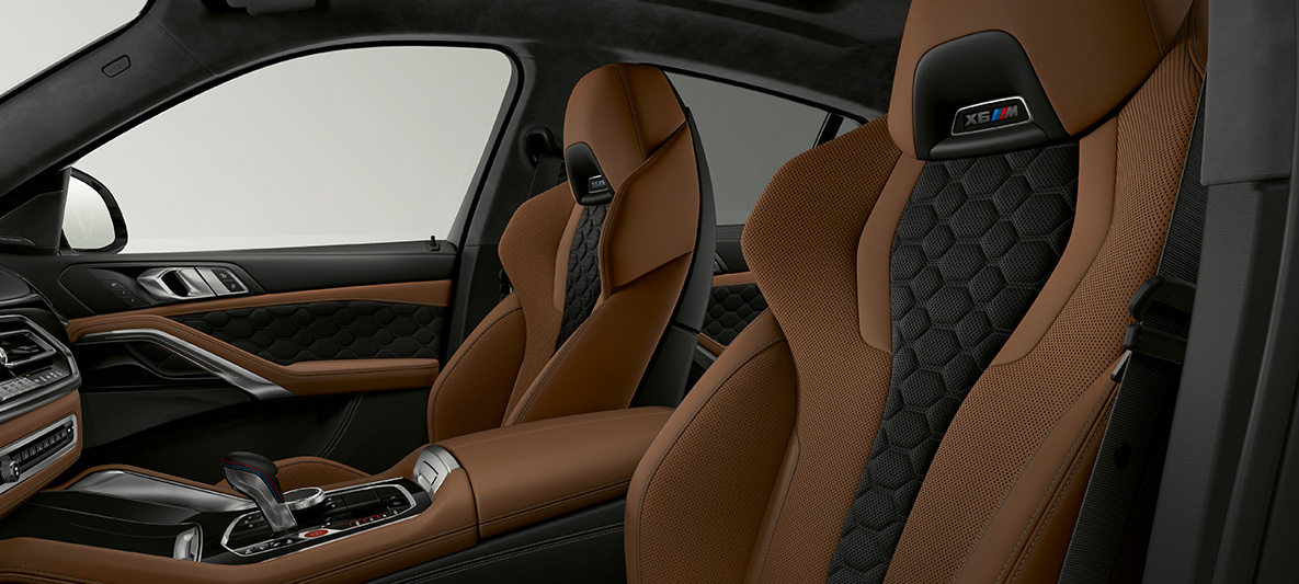 M multifunkčné sedadlá BMW X6 M F96 M multifunkčné sedadlá s osvetleným logom X6 M BMW X6 M F96 2020 SUV interiér