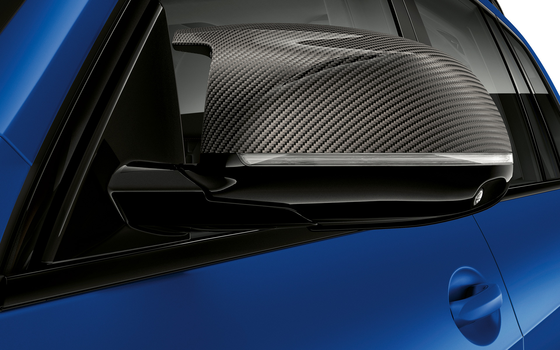 BMW X7 M60i xDrive G07 LCI M karbónové kryty vonkajších spätných zrkadiel detailný pohľad