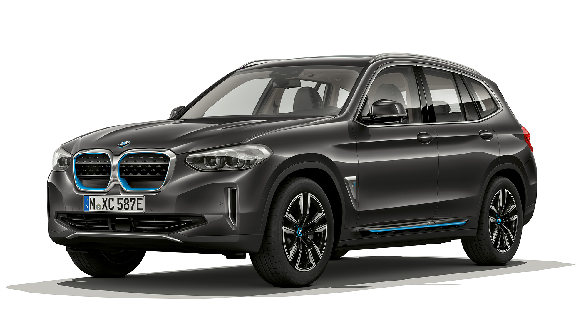 BMW iX3 G08 2020 Model Inspiring predobočný pohľad BMW iX3 G08 2020 Model Inspiring metalíza Sophisto Grey s briliantovým efektom predobočný pohľad