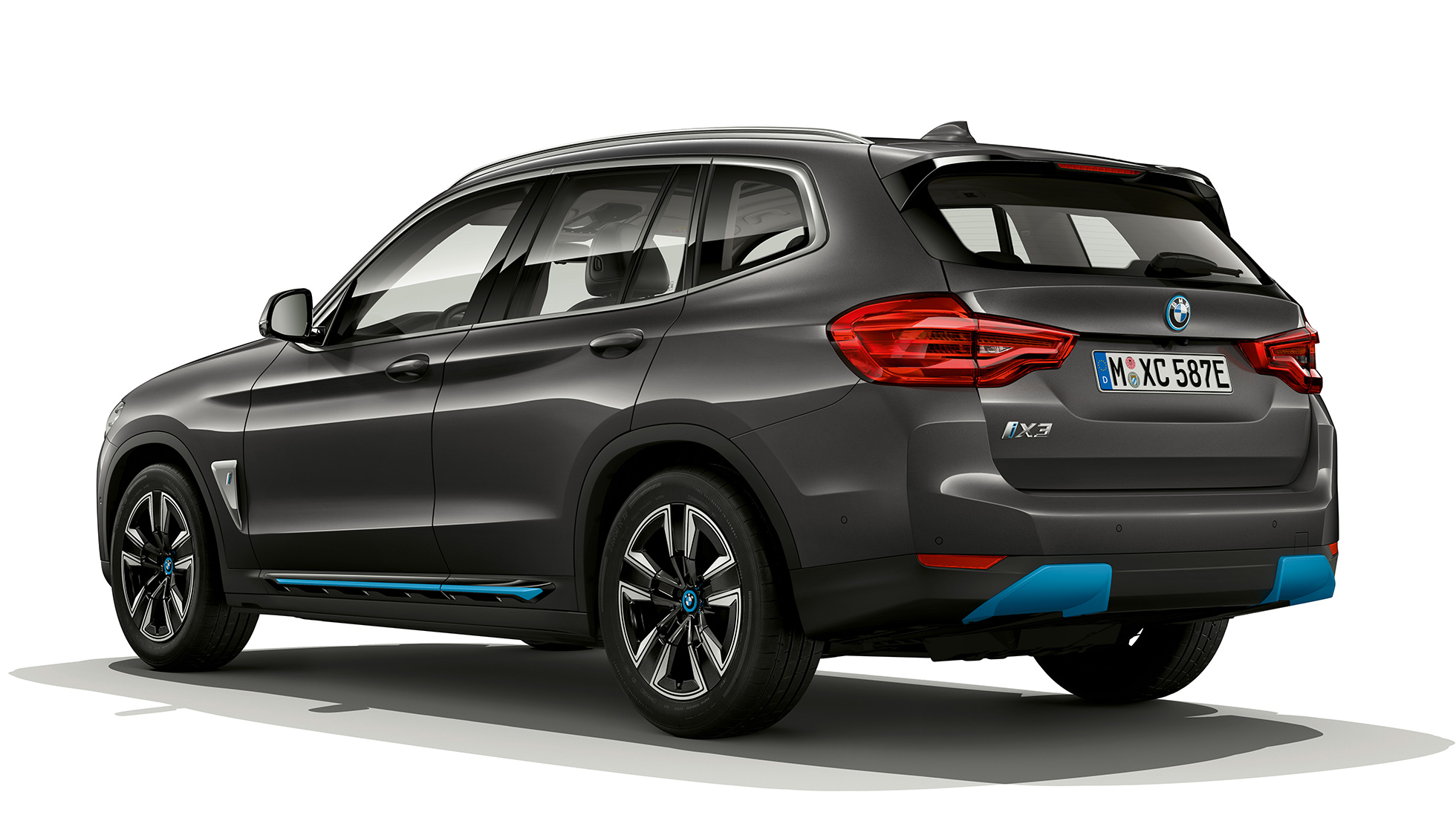 BMW iX3 G08 2020 Model Inspiring zadobočný pohľad BMW iX3 G08 2020 Model Inspiring metalíza Sophisto Grey s briliantovým efektom zadobočný pohľad