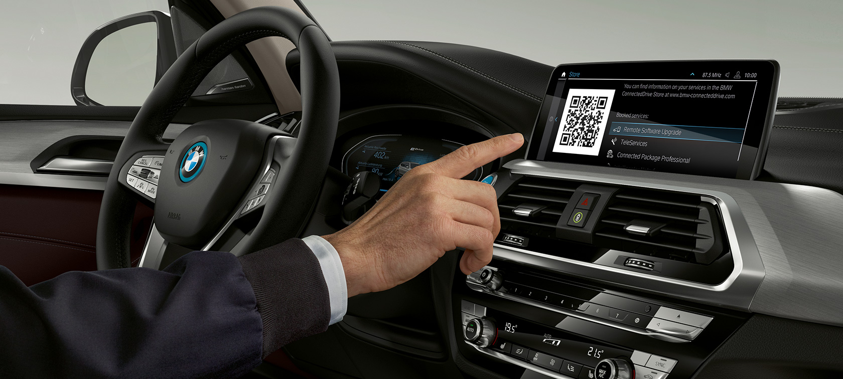 BMW iX3 G08 vodič používa iDrive displej BMW iX3 G08 2020 vodič používa iDrive displej interiér